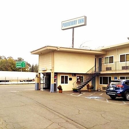 Parkway Inn Fresno Bagian luar foto