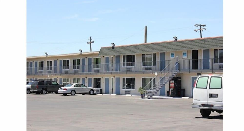 Parkway Inn Fresno Bagian luar foto
